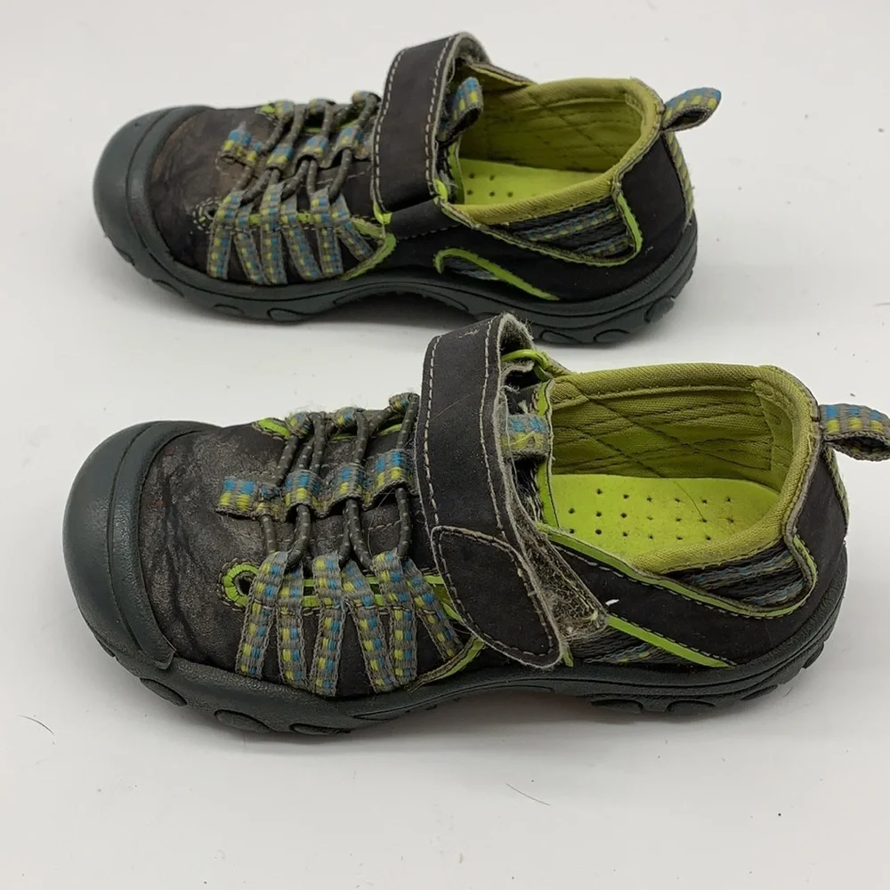 Smart Fit Boy's Gray and Green Sandals size 9.5